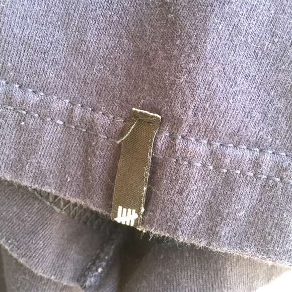 COPY - 💥Undefeated Gold strikes t-shirt💥 - Picture 3 of 6